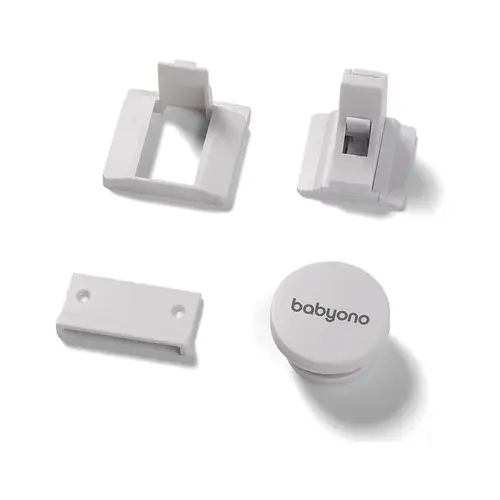 Ett vitt magnetlås för skåp för att barnsäkra hemmet tillverkat av märket "Babyono"